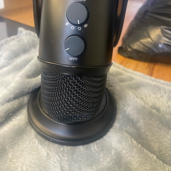 Logitech Blue Yeti USB Microphone with mic cover - Picture 3 of 4